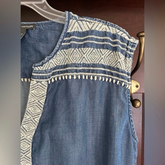 CHELSEA & THEODORE Embroidered Fringe Chambray Boho Tunic Dress Coverup | Sz M - Picture 7 of 13